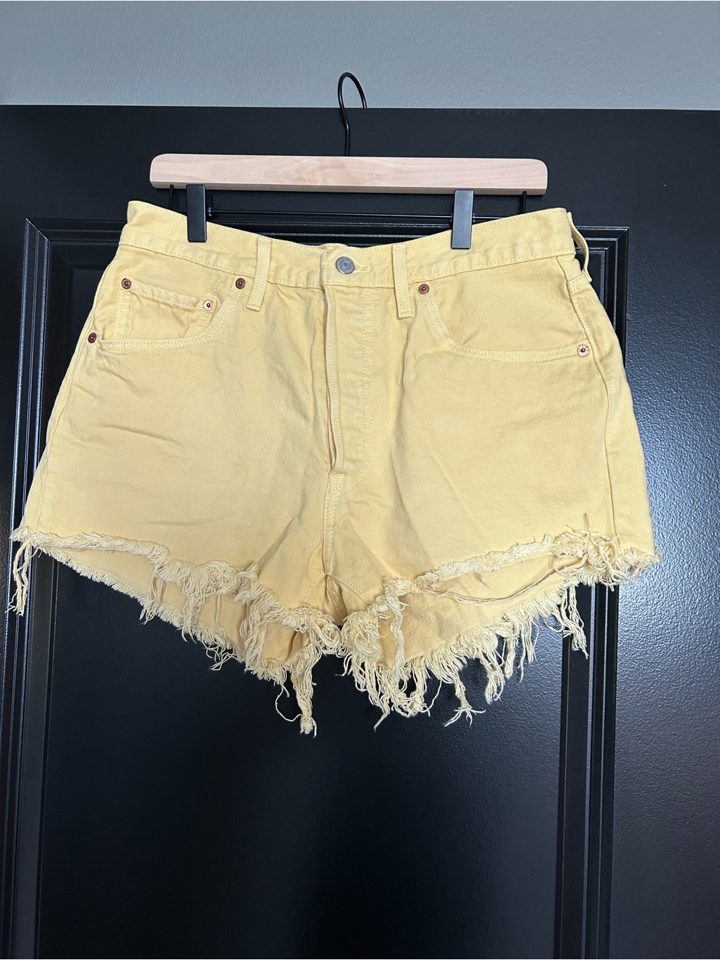 Levi’s High-Rise Yellow Frayed Hem Denim Shorts Size 31